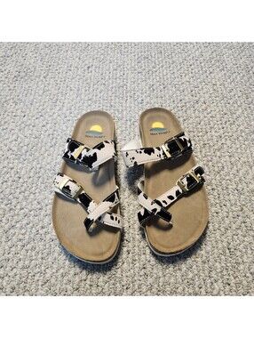 Maui Island Women's Cow Print Buckle Strap Sandals Size 9